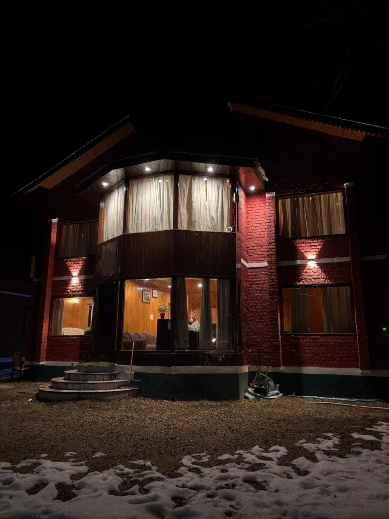 The Pinus Resort Pahalgam Exterior photo