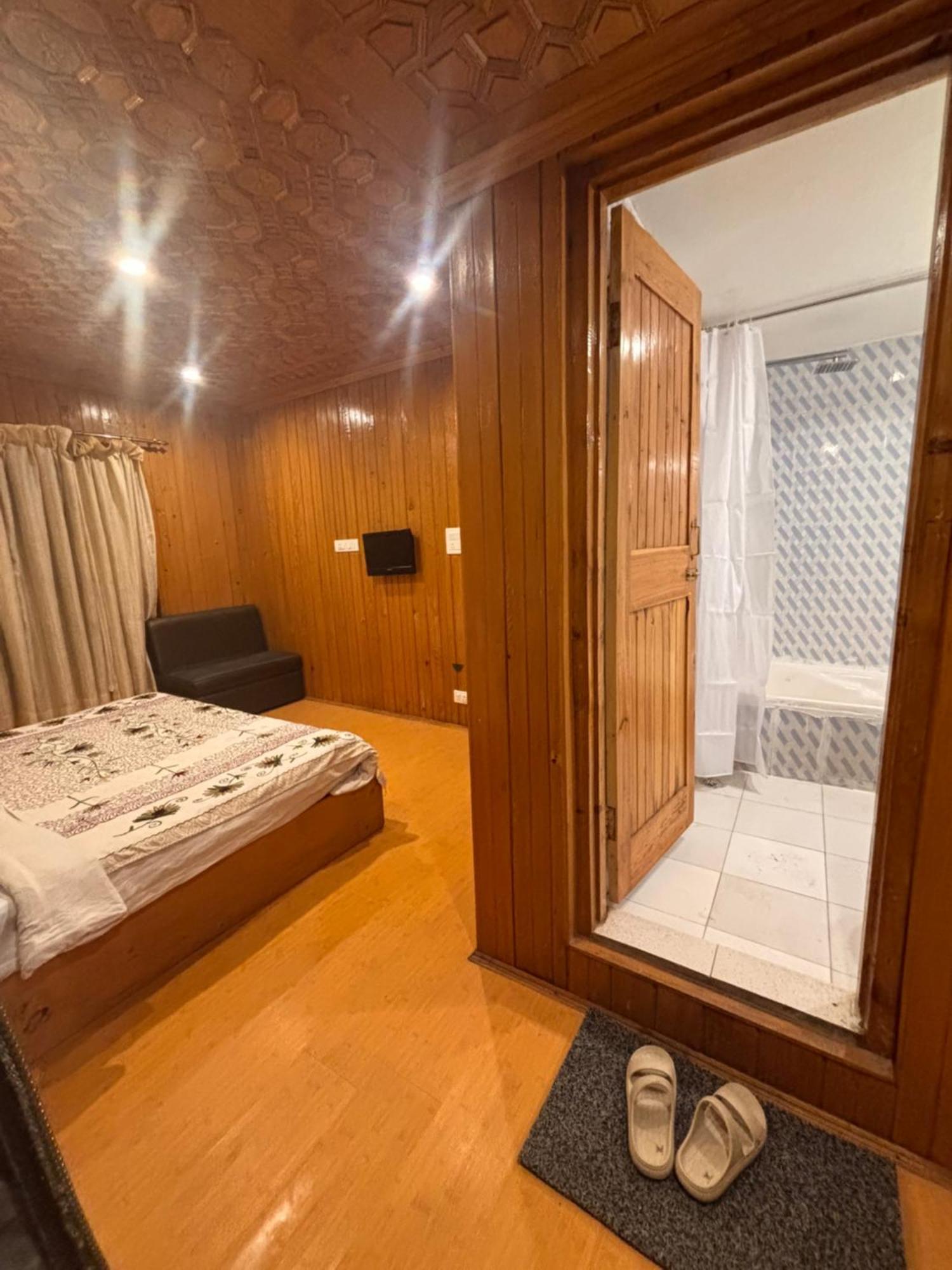 The Pinus Resort Pahalgam Exterior photo
