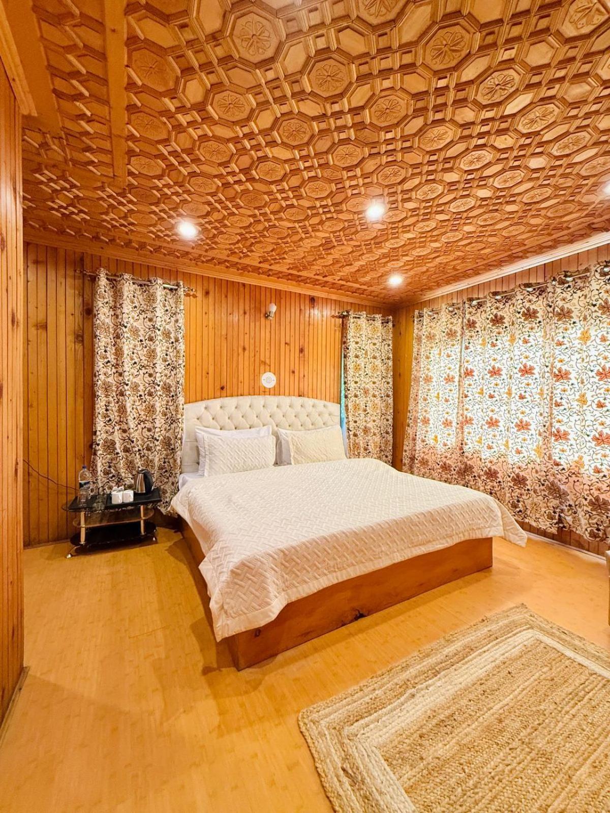 The Pinus Resort Pahalgam Exterior photo