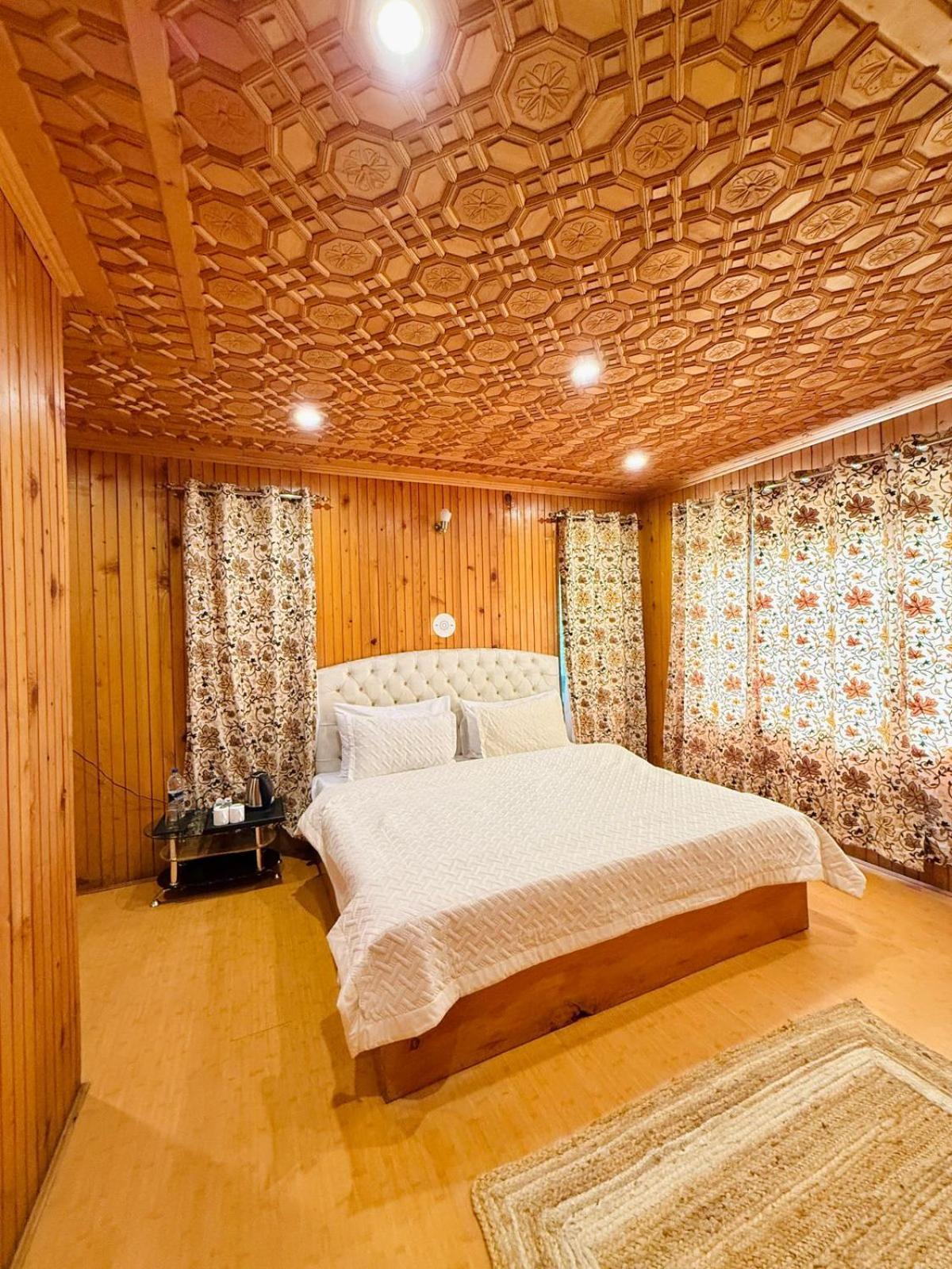 The Pinus Resort Pahalgam Exterior photo